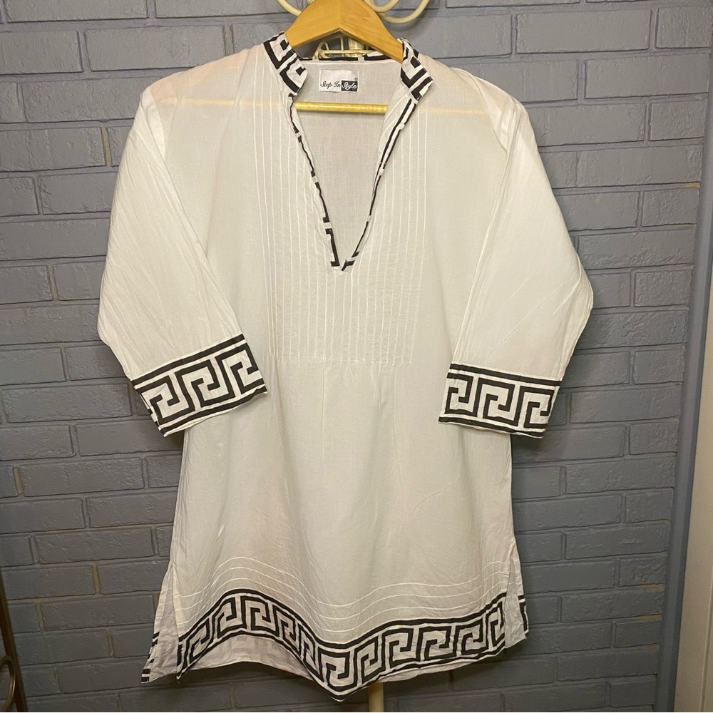 Step In Style White and Grey Greek Key Tunic Size Small-Medium